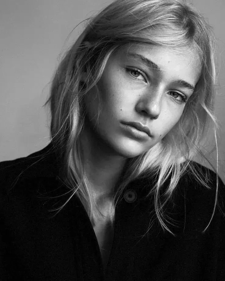 black and white portrait woman black and white portrait woman